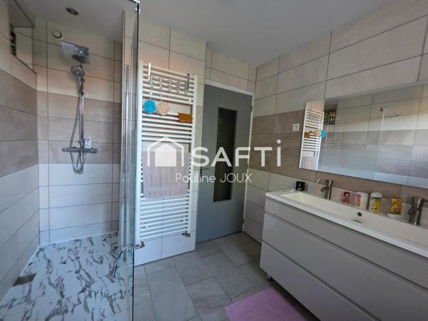 Maison 110 m2 avec dépendances, garages et terrain