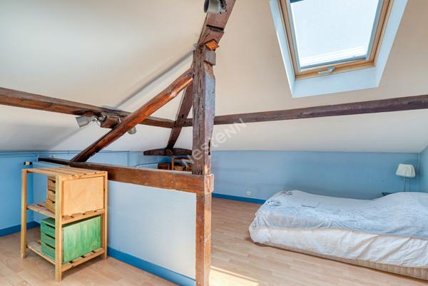 Maison de 8 pièces d'environ 131.m² située à Villeurbanne avec 4 places privativesLe prix de première offre possible est fixé à 395 000€ (honoraires inclus). Aucuns frais supplémentaires ne sont à prévoir. La participation à la vente interactive est soumi