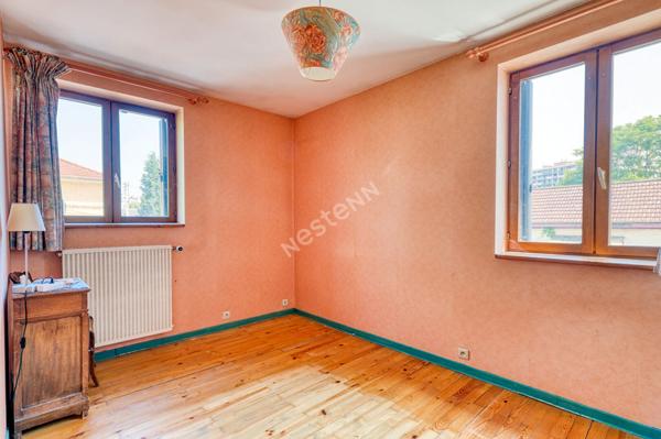 Maison de 8 pièces d'environ 131.m² située à Villeurbanne avec 4 places privativesLe prix de première offre possible est fixé à 395 000€ (honoraires inclus). Aucuns frais supplémentaires ne sont à prévoir. La participation à la vente interactive est soumi