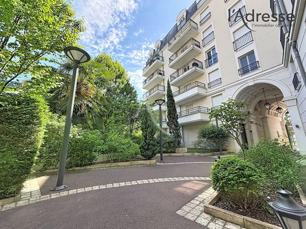 PUTEAUX/ République - Studio 29m² - 1 Parking