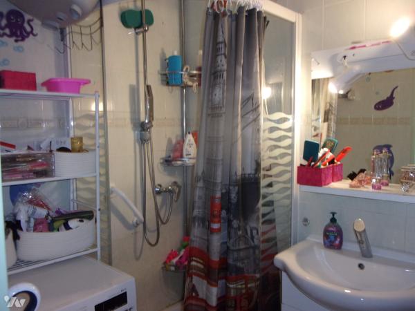 Appartement au 2ème étage entrée cuisine salon-séjour 4 chambres salle d'eau dressing garage cave