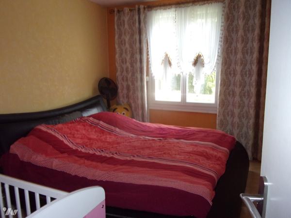 Appartement au 2ème étage entrée cuisine salon-séjour 4 chambres salle d'eau dressing garage cave