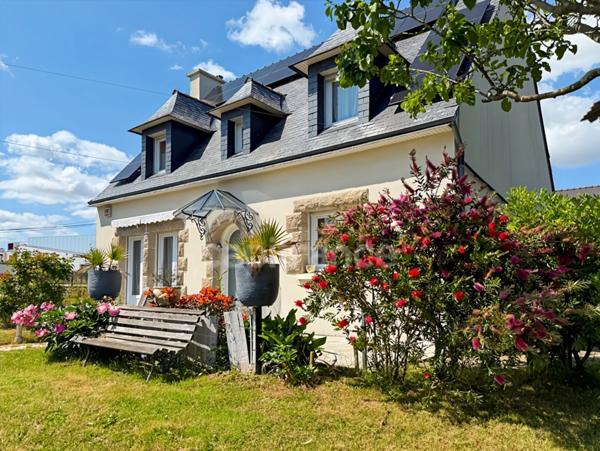 LE RELECQ-KERHUON - Maison familiale de 112 m2 sur un terrain de 1000 m2