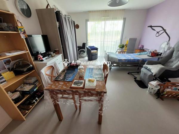 Vente                                                      Appartement
                        
                     2 pièces                      57 m2                     à Saint-Jean-d'Angély