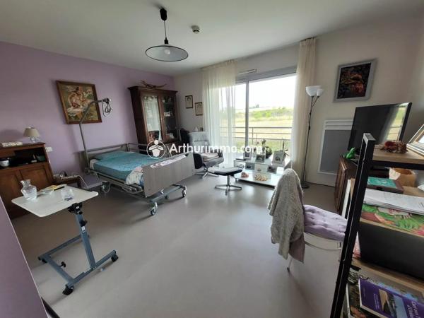 Vente                                                      Appartement
                        
                     2 pièces                      57 m2                     à Saint-Jean-d'Angély
