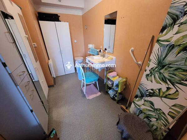 Vente                                                      Appartement
                        
                     2 pièces                      57 m2                     à Saint-Jean-d'Angély