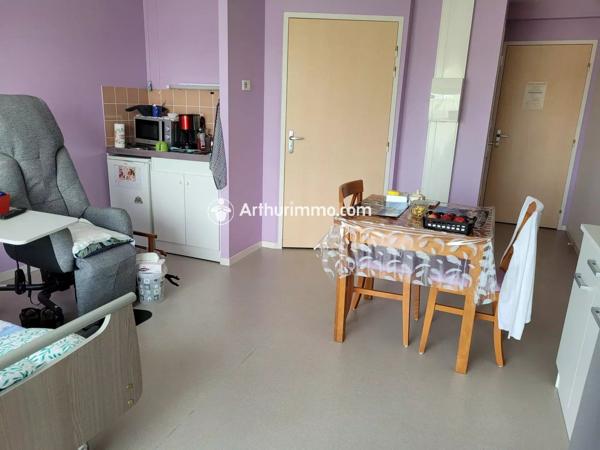 Vente                                                      Appartement
                        
                     2 pièces                      57 m2                     à Saint-Jean-d'Angély