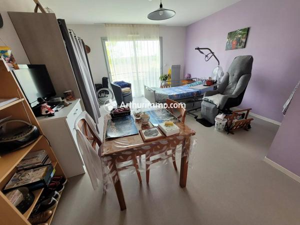 Vente                                                      Appartement
                        
                     2 pièces                      57 m2                     à Saint-Jean-d'Angély