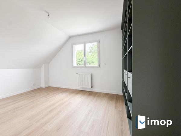 Belle maison avec extérieur parfait état