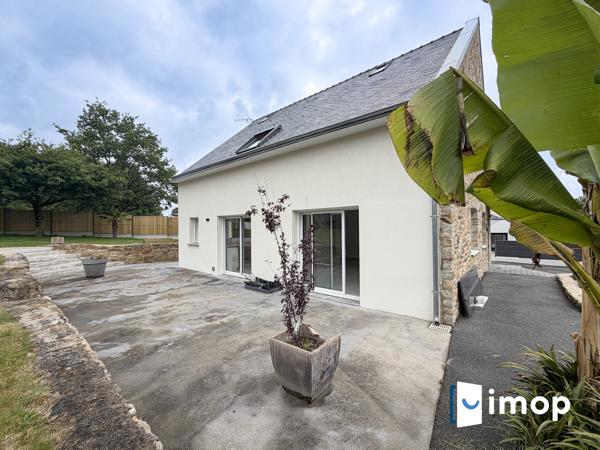 Belle maison avec extérieur parfait état
