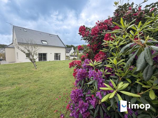 Belle maison avec extérieur parfait état
