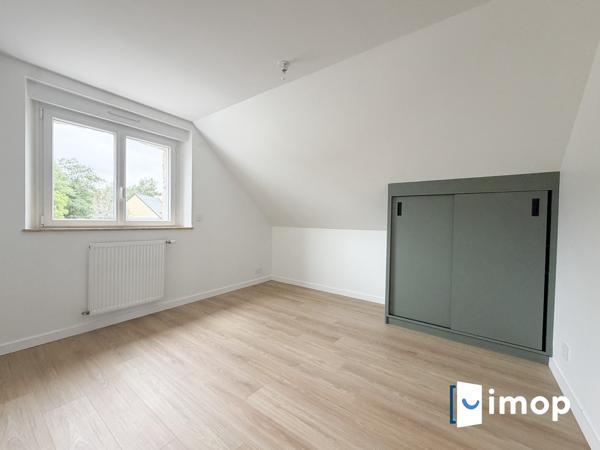 Belle maison avec extérieur parfait état