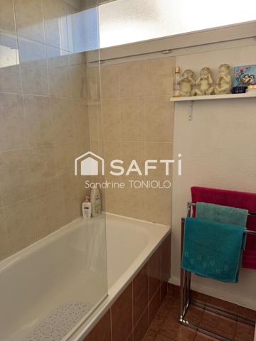 Deux pièces en rez de  jardin rénové avec grande terrasse