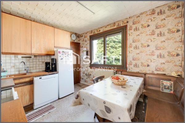 Maison individuelle sur sous sol, belle surface, idéalement située ...