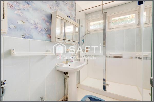Maison individuelle sur sous sol, belle surface, idéalement située ...