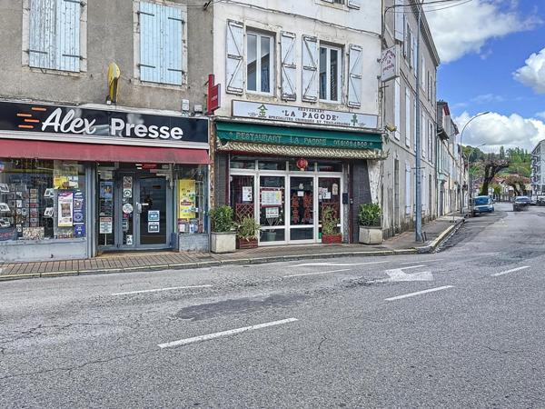 Immeuble sur 229 m², salle de rastaurant et habitation.