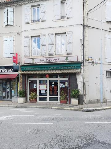 Immeuble sur 229 m², salle de rastaurant et habitation.