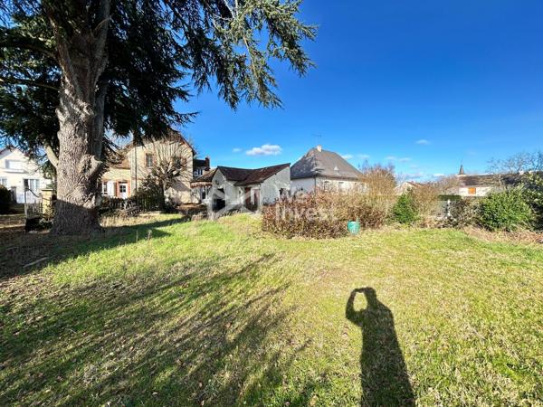 À proximité du centre de Villemandeur – Ensemble immobilier avec fort potentiel