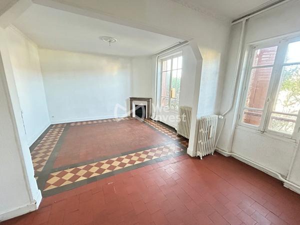 À proximité du centre de Villemandeur – Ensemble immobilier avec fort potentiel