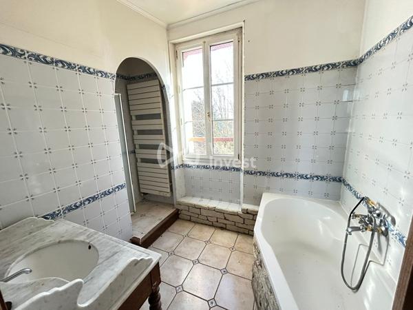 À proximité du centre de Villemandeur – Ensemble immobilier avec fort potentiel
