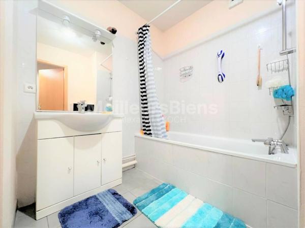 Appartement F2, balcon et garage