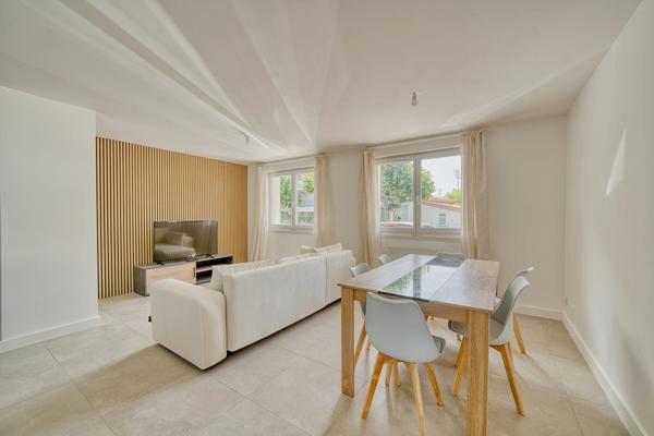ROYAN, proche gare, centre et plage Appartement T3 rénové Royan