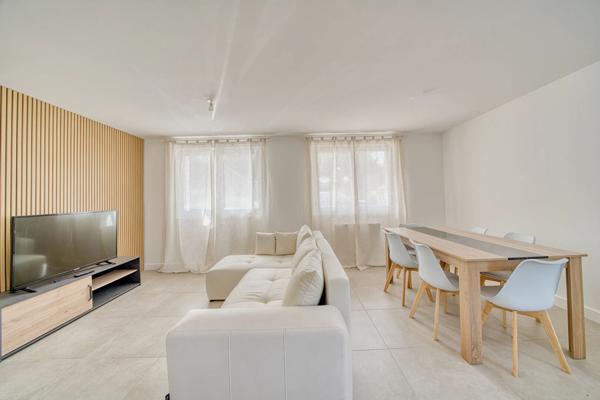 ROYAN, proche gare, centre et plage Appartement T3 rénové Royan
