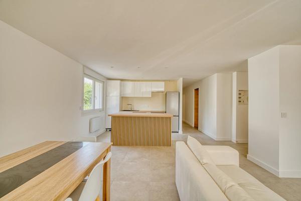 ROYAN, proche gare, centre et plage Appartement T3 rénové Royan