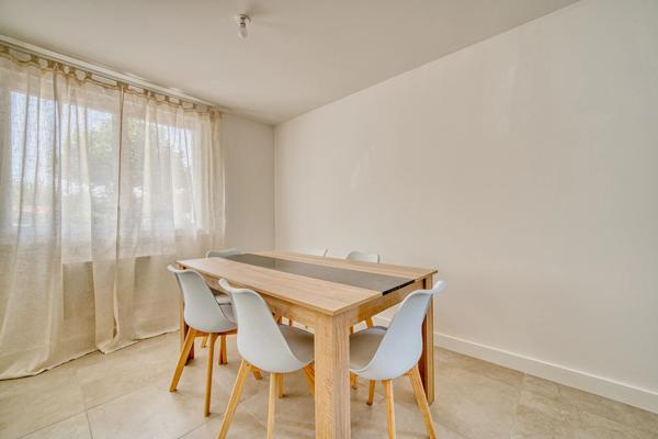 ROYAN, proche gare, centre et plage Appartement T3 rénové Royan