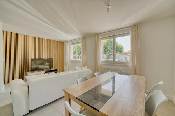 ROYAN, proche gare, centre et plage Appartement T3 rénové Royan