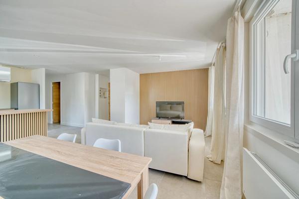 ROYAN, proche gare, centre et plage Appartement T3 rénové Royan