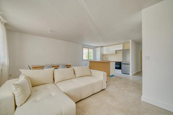 ROYAN, proche gare, centre et plage Appartement T3 rénové Royan