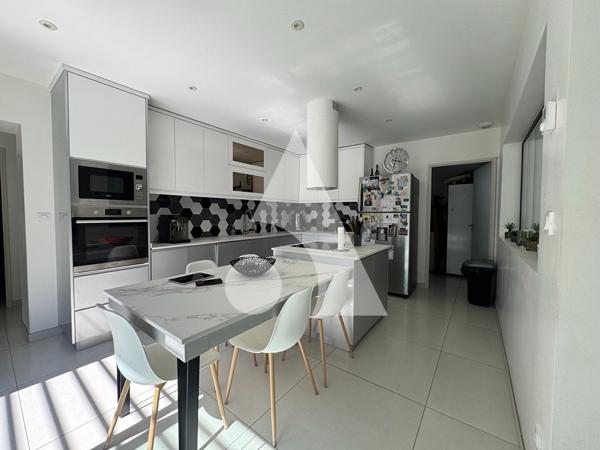 Maison 10 pièces 225 m2