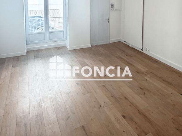 Location Appartement 3 pièces 74.77 m² - 17 RUE PORTE BARON Cholet 49300