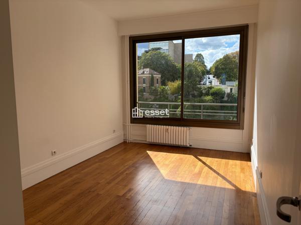Location Appartement 5 pièces 178 m² - Levallois-perret 92300