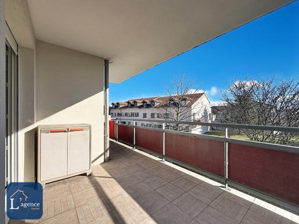 Appartement T4 traversant avec balcon et garage en plein centre de Sergy 01630