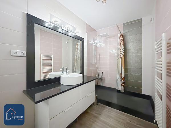 Appartement T4 traversant avec balcon et garage en plein centre de Sergy 01630