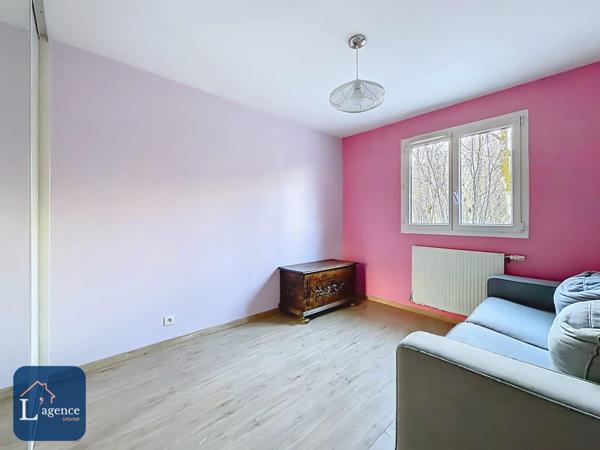 Appartement T4 traversant avec balcon et garage en plein centre de Sergy 01630