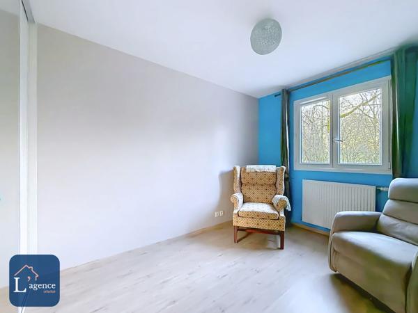 Appartement T4 traversant avec balcon et garage en plein centre de Sergy 01630