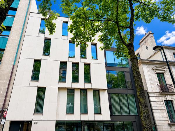 Bureaux à louer à Nantes quartier Guist'hau avec terrasse privative