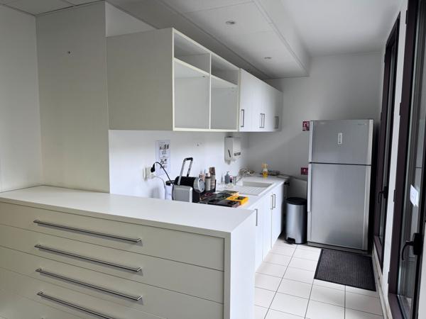 Bureaux à louer à Nantes quartier Guist'hau avec terrasse privative