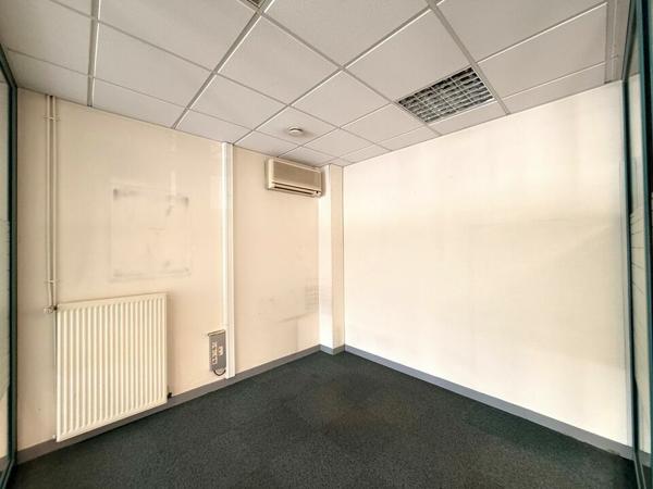BUREAUX À LOUER 235 M² CHÂTELLERAULT AVEC VITRINE PARKING ET CLIMATISATION