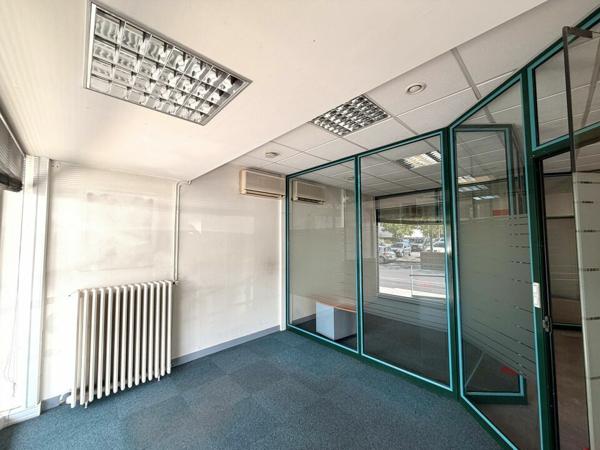 BUREAUX À LOUER 235 M² CHÂTELLERAULT AVEC VITRINE PARKING ET CLIMATISATION