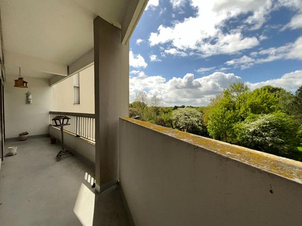 Appartement Saint Herblain T3bis 2 chambres avec balcon, calme et lumineux.