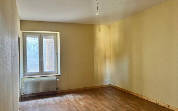 Immeuble à vendre    8 pièces • 200 m2 Moussey
