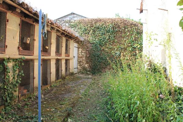Charmante maison de village à rénover, située au coeur à Voun