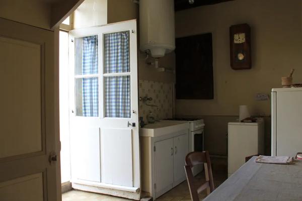 Charmante maison de village à rénover, située au coeur à Voun