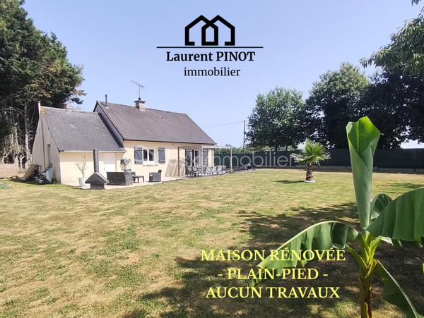 À seulement quelques minutes de Rennes, sur la commune recherchée de Bourgbarré (Rennes Métropole), proche de Laillé et Orgères, venez découvrir cette agréable maison de plain-pied entièrement rénovée en 2022, offrant confort moderne, fonctionnalité et potentiel d'évolution.
Dès l'entrée, vous serez séduits par sa lumineuse pièce de vie ouverte sur une cuisine aménagée et équipée. L'espace nuit se compose de deux chambres, d'une salle d'eau contemporaine avec meuble double vasque et de WC indépendants.
Côté confort, aucun travaux à prévoir :
Rénovation complète réalisée en 2022
Cuisine récente aménagée et équipée.
Menuiseries PVC neuves avec volets roulants électriques (2024).
Poêle à pellets Palazetti.
Assainissement autonome neuf (2023).
Système de vidéo-surveillance.
Fibre optique.

Un véritable atout : un grand garage de 30 m² avec mezzanine permettant de stationner, bricoler ou bénéficier d'un important espace de stockage.

À l'extérieur, les prestations sont tout aussi séduisantes :
Grande terrasse d'environ 60 m² idéale pour les repas en famille et les soirées d'été.
Fondations déjà réalisées pour une extension de 30 m², offrant un beau potentiel d'agrandissement.
Cour intérieure.
Terrain entièrement clôturé.
Portail électrique.
Abri de jardin.
Grande serre de 8 x 3 m pour les passionnés de jardinage.
Cette maison est idéale pour un jeune couple, une petite famille, des retraités ou toute personne recherchant le confort d'un plain-pied sans travaux, dans un environnement paisible tout en restant proche de Rennes et de ses commodités. Réseau STAR à deux pas !

DPE en cours de réalisation.