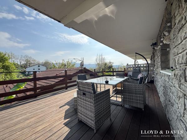 APPARTEMENT AVEC GARAGE ET GRAND JARDIN