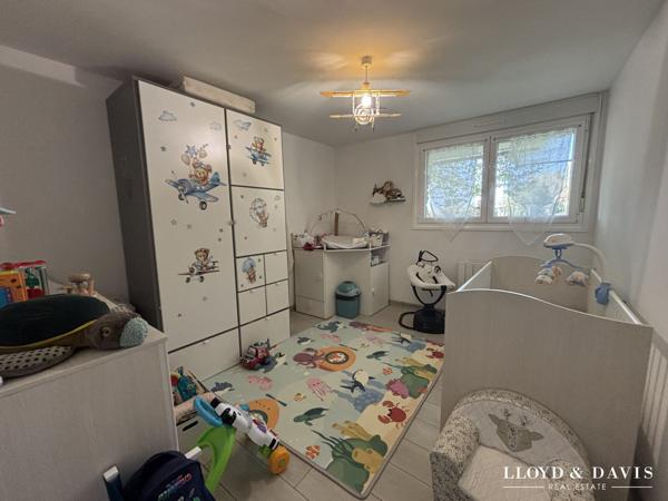 APPARTEMENT AVEC GARAGE ET GRAND JARDIN